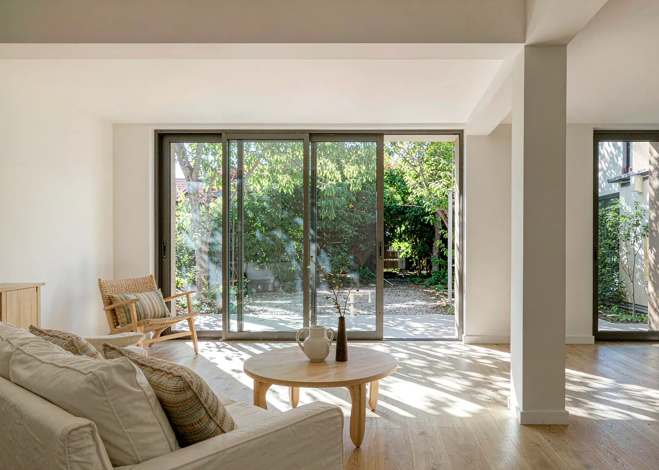 Open-plan living room with aluminum multi-slide glass door to the garden