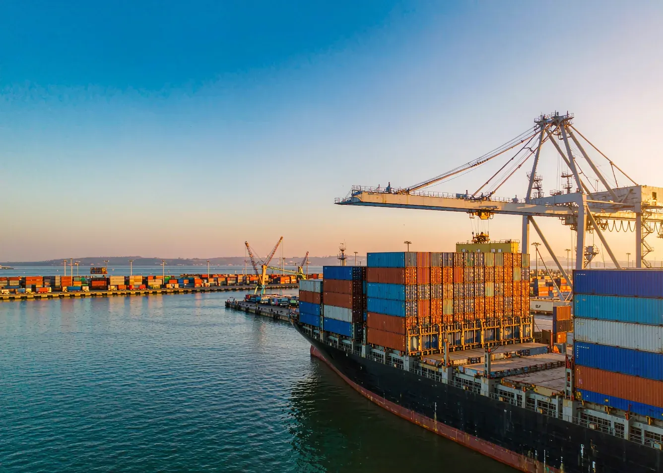 International container port shipping for global home renovation exports