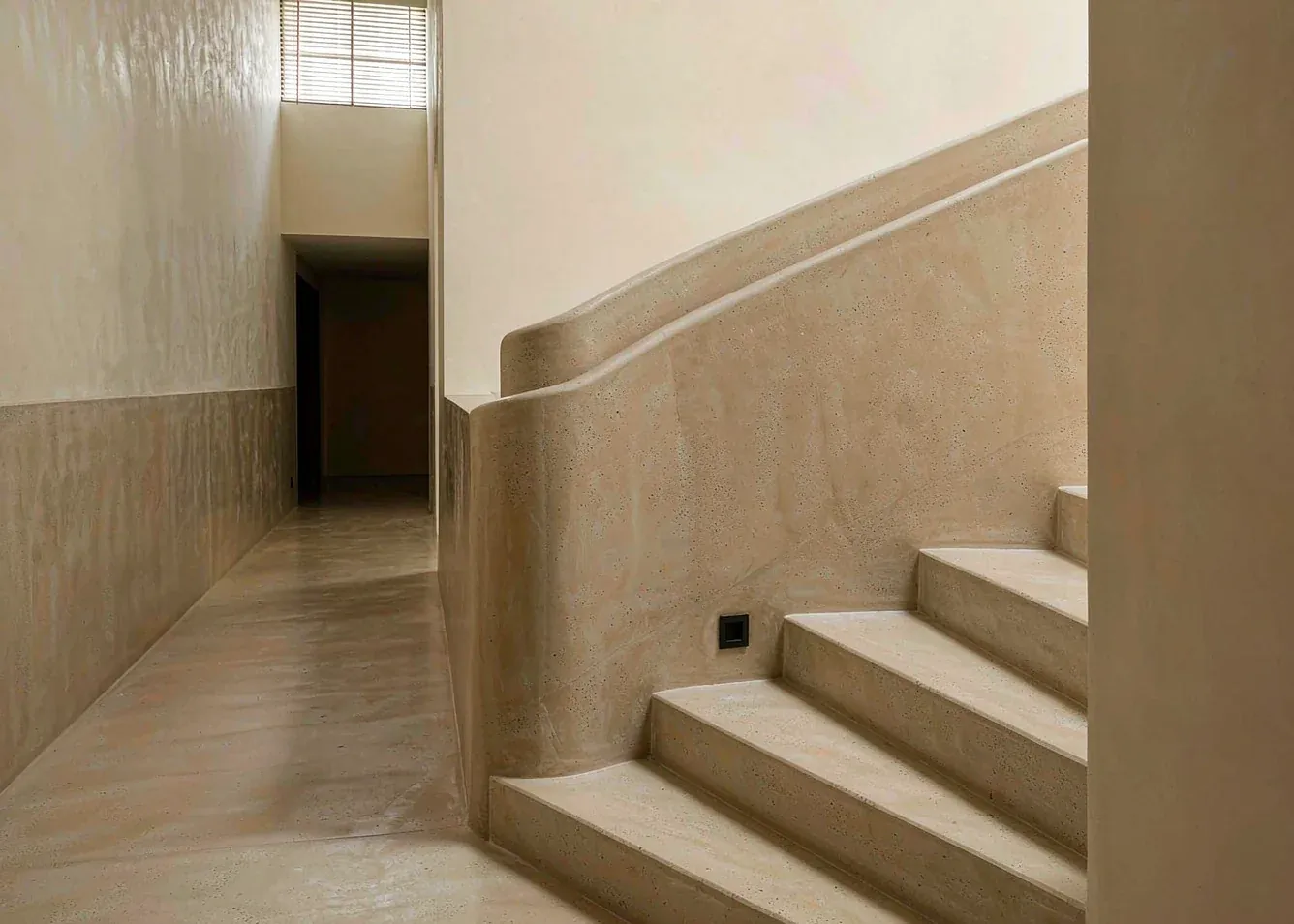 Microcement staircase and corridor with continuous surface